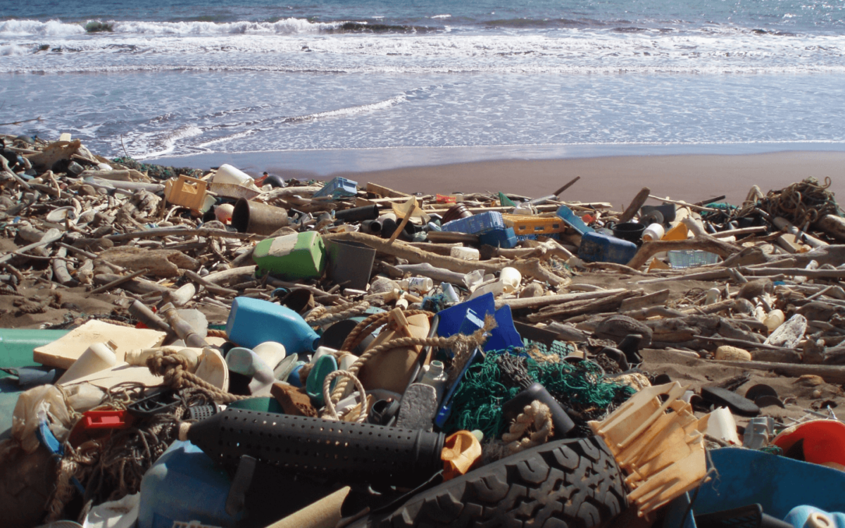 Resíduos sólidos são as principais ameaças para os oceanos